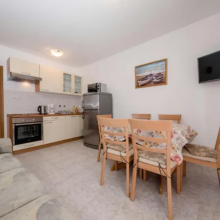 3 Apartment *