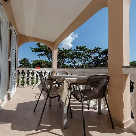 3 Apartment *