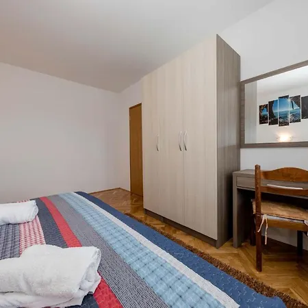 Apartment 3 *
