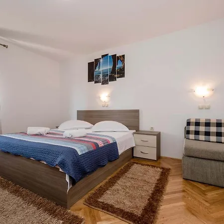 3 Apartment Lopar