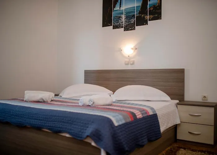 Paradise Apartments *